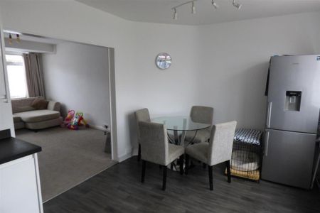 3 bedroom property to rent - Photo 2