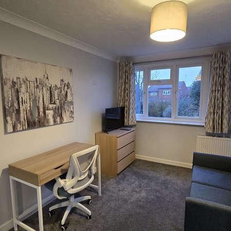 Chertsey Close, LU2 - Photo 1