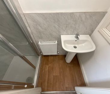 3 bedroom Semi-Detached House to let - Photo 2