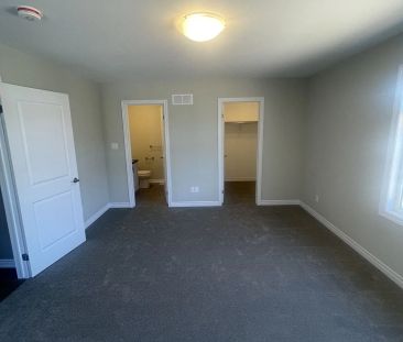 Condo Townhouse For Lease | X9246367 - Photo 4