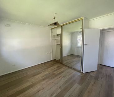 Property on Hold - Beautifully Renovated 3-Bedroom Home in a Quiet ... - Photo 2