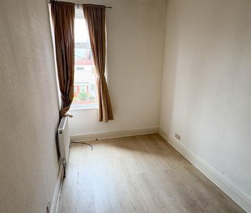 3 bedroom flat to rent - Photo 3