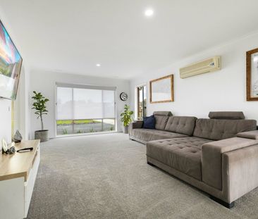 VERSATILE FAMILY HOME - Photo 2