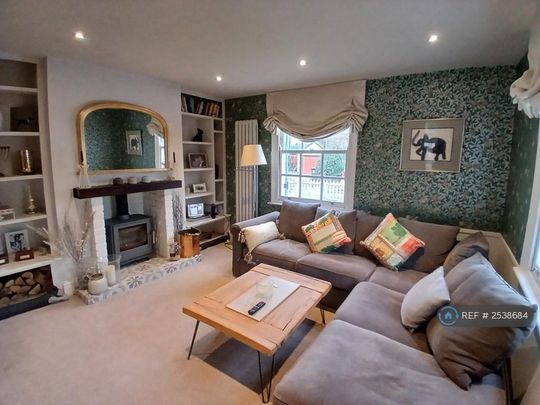 3 bedroom semi-detached house to rent - Photo 1