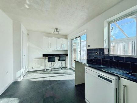 3 bedroom end of terrace house to rent - Photo 5