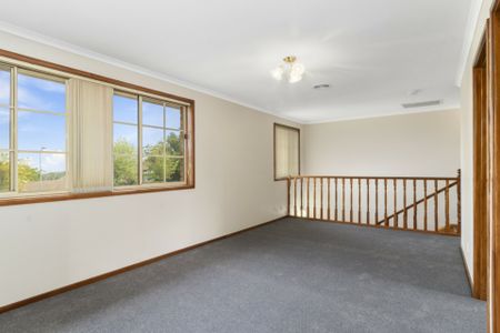 61 Crest Park Parade, Queanbeyan NSW, Belconnen - Photo 3