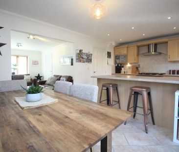 4 bedroom detached house to rent - Photo 6