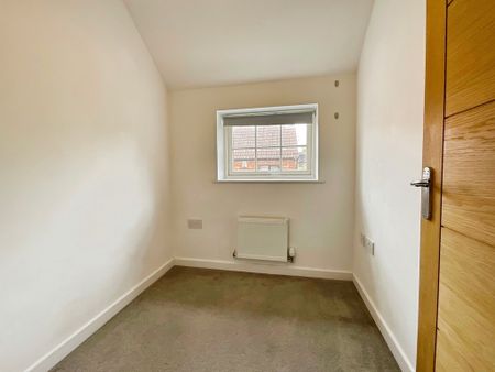 3 bedroom Semi-Detached House to let - Photo 5