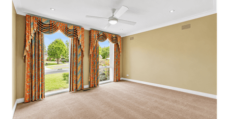 Spacious Family Home in a Convenient Doncaster East Location - Photo 4