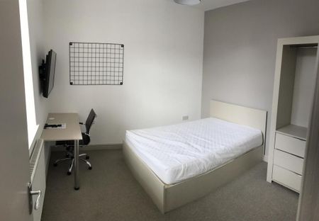 6 bedroom house to rent - Photo 2