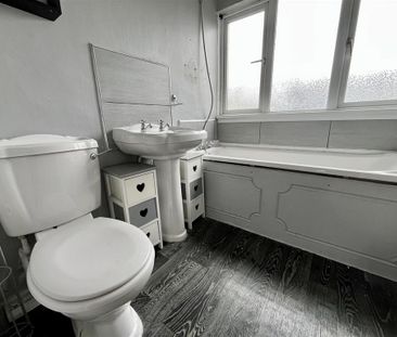 3 bedroom semi-detached house to rent - Photo 4