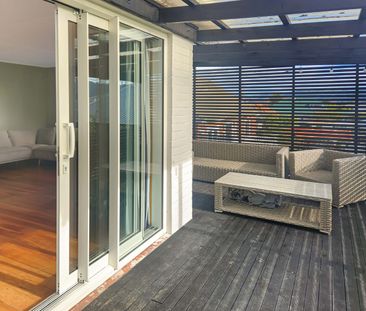 Welcome to this lovely 3 bedroom home with so much to offer. - Photo 2