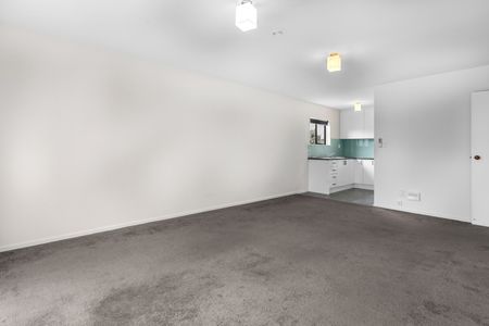 2-Bedroom Home with Garage + Carpark in Waltham - Photo 5