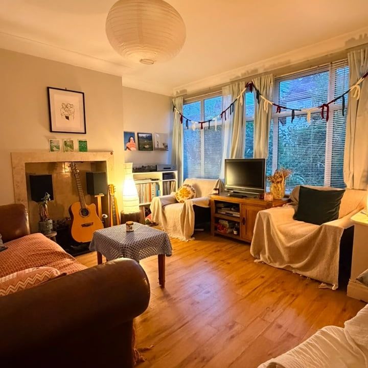 3 Bed Semi-Detached House, Moor Park Villas, LS6 - Photo 1