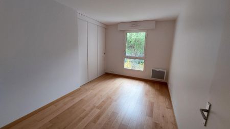 location Appartement T5 DE 111.7m² À PARIS - Photo 3