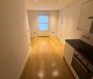 1 Bed Flat, The Broadway, SW19 - Photo 4