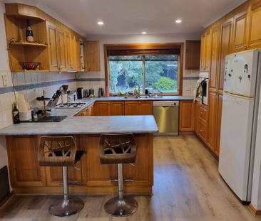 Altona Meadows - Photo 6