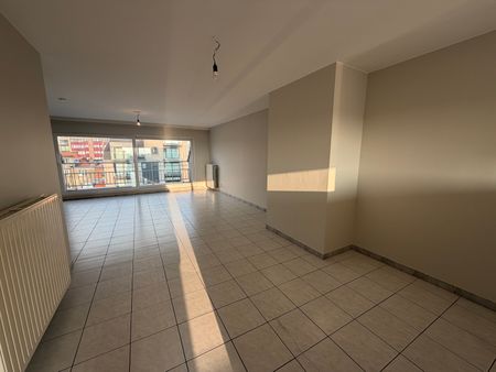 Mooi duplexappartement met drie slaapkamers en twee zongerichte terrassen. - Photo 2