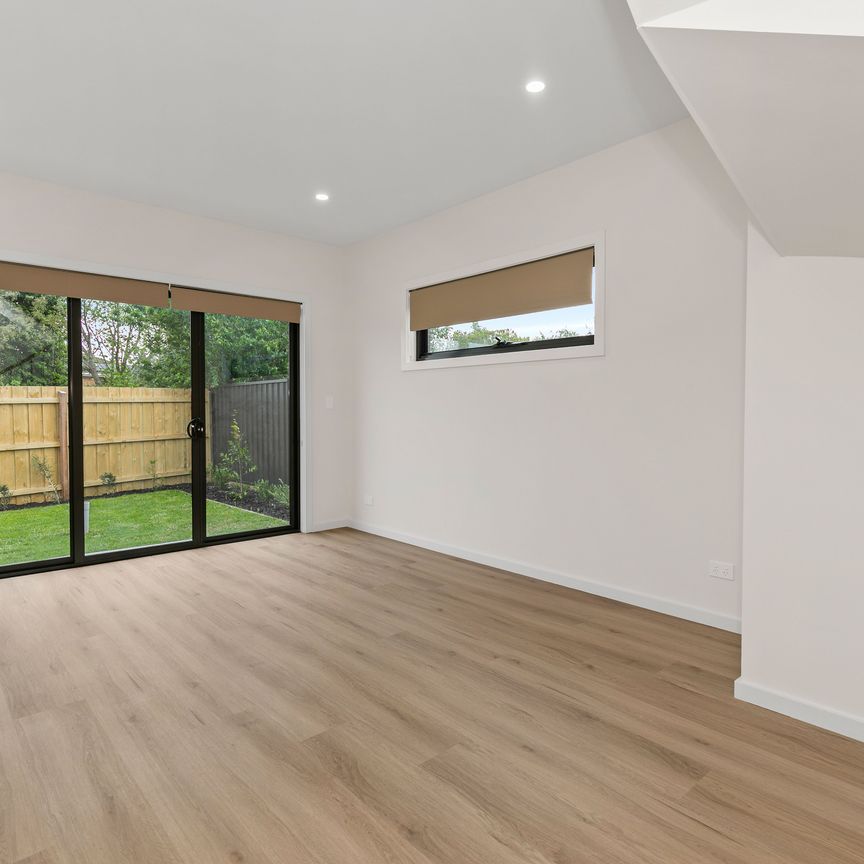 Modern 2-Bedroom Unit in Lalor - Photo 1