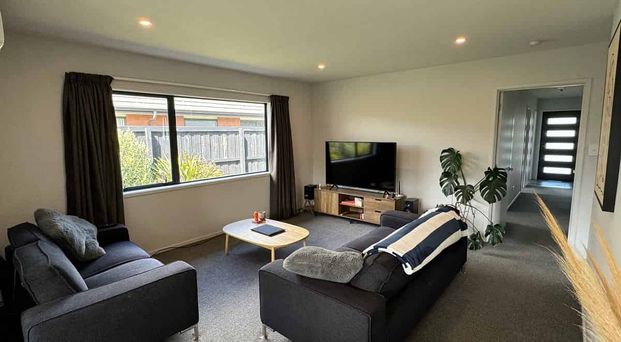 Easy Living - Photo 1