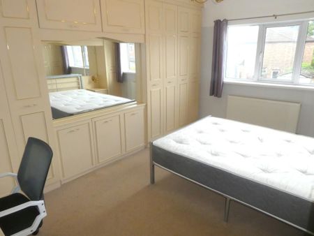 4 bedroom semi-detached house to rent - Photo 4