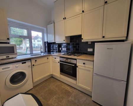 2 bedroom flat to rent - Photo 4