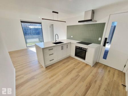 Private modernised home with flexible layout - Photo 2