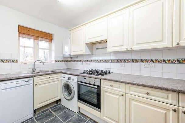 Kingfisher Close, Harrow Weald, HA3 - Photo 1