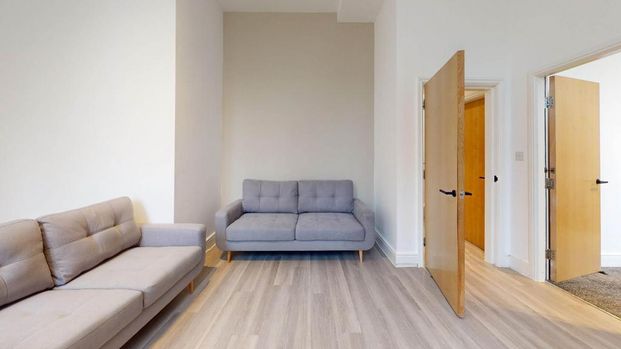 4 bedroom flat to rent - Photo 1