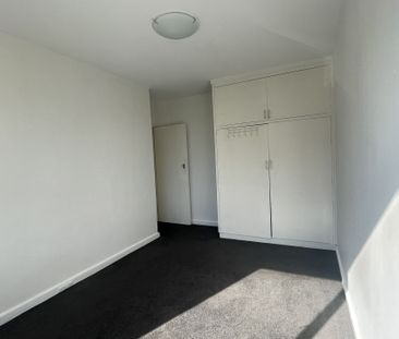 Spacious and bright one bedroom delight. - Photo 2