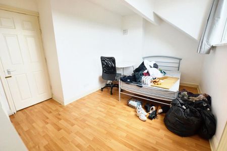 4 bedroom terraced house to rent - Photo 2