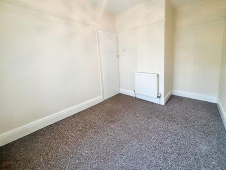 Whitwell Crescent, Stocksbridge, Sheffield, S36 1GD - Photo 5