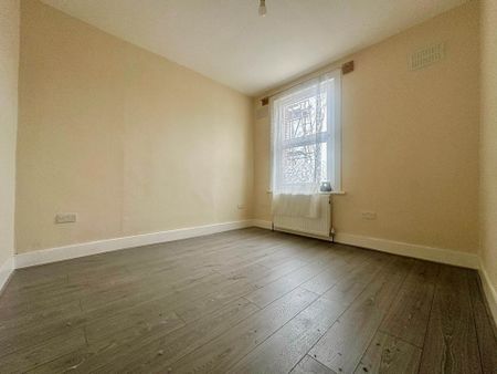 Guide Price £1,850 pcm - Available Now - Part Furnished - Photo 3