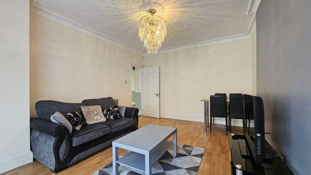 Bowes Road, W3, Acton - Photo 1