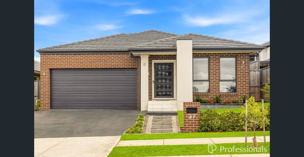 Immaculate Ex-Display Home in Box Hill - Photo 1