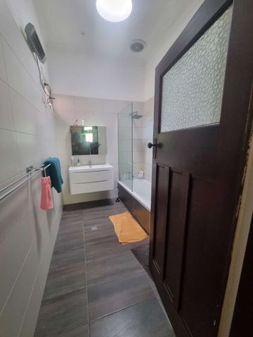 St Kilda East - Photo 4