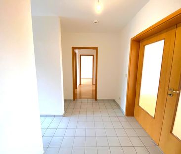 Frisch renovierte 4-Zimmer-Wohnung mit Balkon, Keller und Tiefgarag... - Photo 1