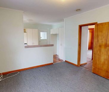 Awapuni - 3 Bedrooms - Photo 1