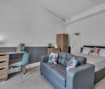 Flat 4, 223 HYDE PARK ROAD Leeds - LS6 1AH - Photo 1