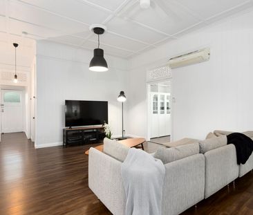 STUNNING CHARACTER HOME + LARGE BLOCK + POOL! $750/wk INC PART WATE... - Photo 1