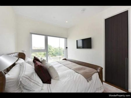 3 bedroom property to rent in London - Photo 3