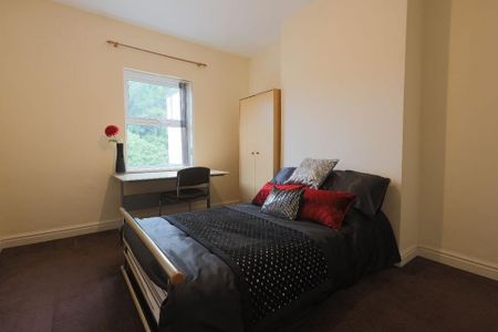 5 bedroom house to rent - Photo 2