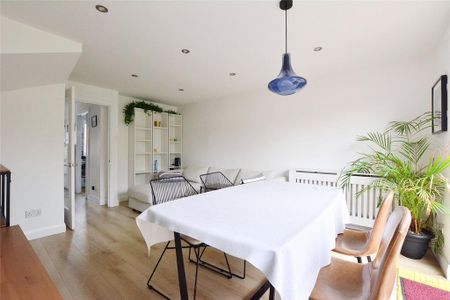 2 bedroom end of terrace house to rent - Photo 3