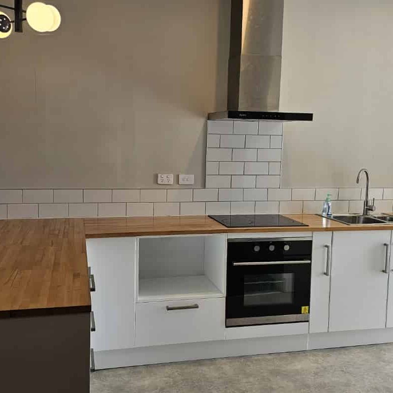 Central Petone two-bedroom apartment - Photo 1