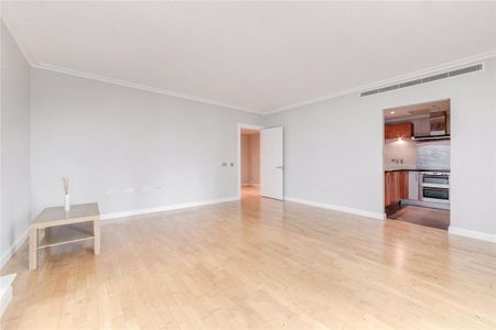 2 bedroom flat in 3 South Quay Square - Photo 5