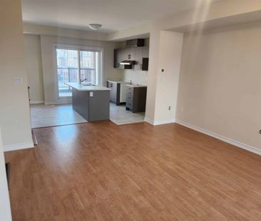 Four bedroom Courtice Ontario - Photo 2