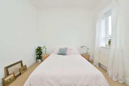 High street - Photo 2