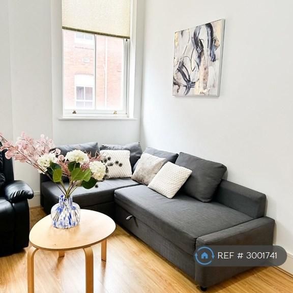 1 bedroom in a flat share to rent - Photo 1