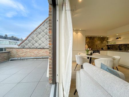 Volledig gerenoveerd appartement in nabijheid van de zeedijk met schitterende terrassen - Photo 3