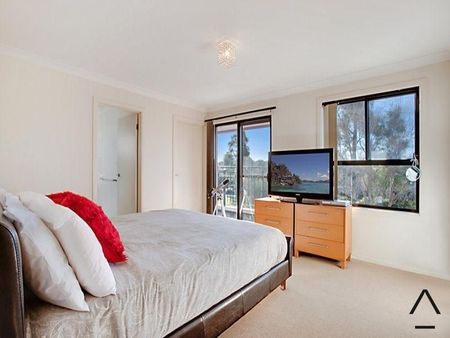 BEAUTIFULLY PRESENTED FAMILY HOME IN SOUGHT-AFTER WEST HOXTON - Photo 3